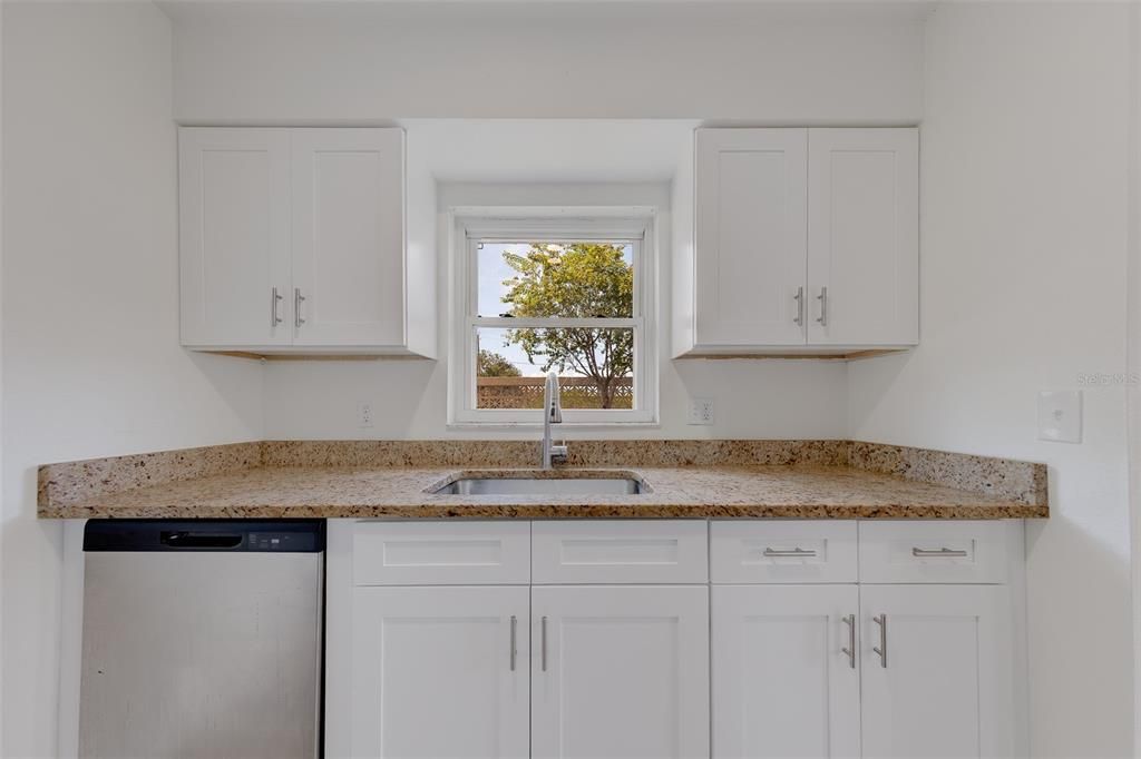 For Rent: $1,500 (2 beds, 1 baths, 960 Square Feet)