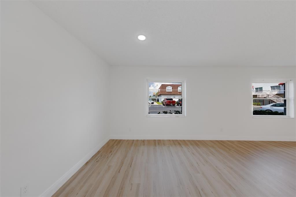 For Rent: $1,500 (2 beds, 1 baths, 960 Square Feet)