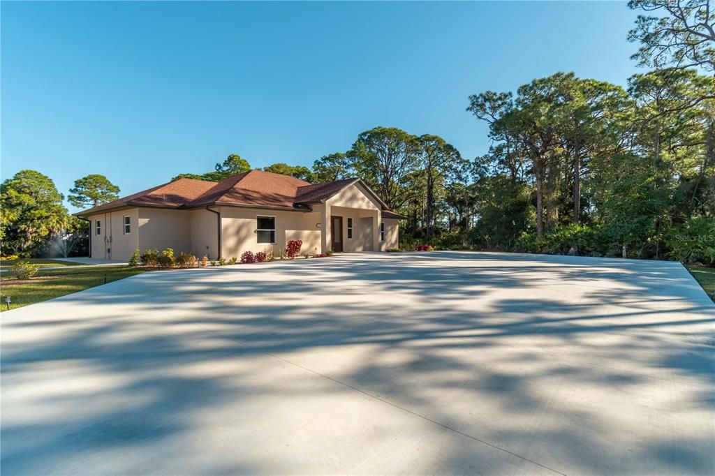 For Sale: $2,900,000 (3 beds, 2 baths, 2522 Square Feet)