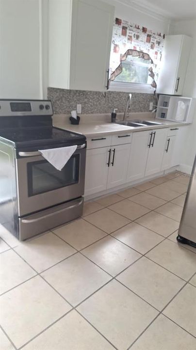 For Sale: $165,000 (2 beds, 1 baths, 768 Square Feet)