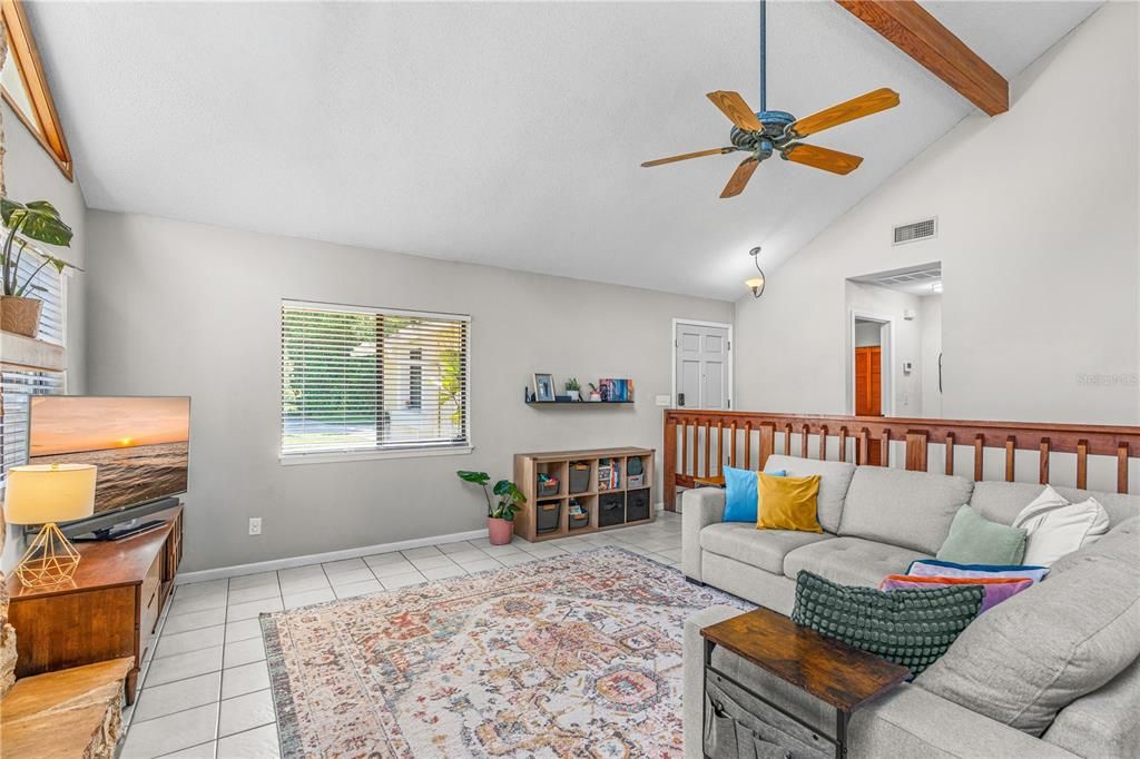 For Sale: $299,900 (2 beds, 2 baths, 1337 Square Feet)