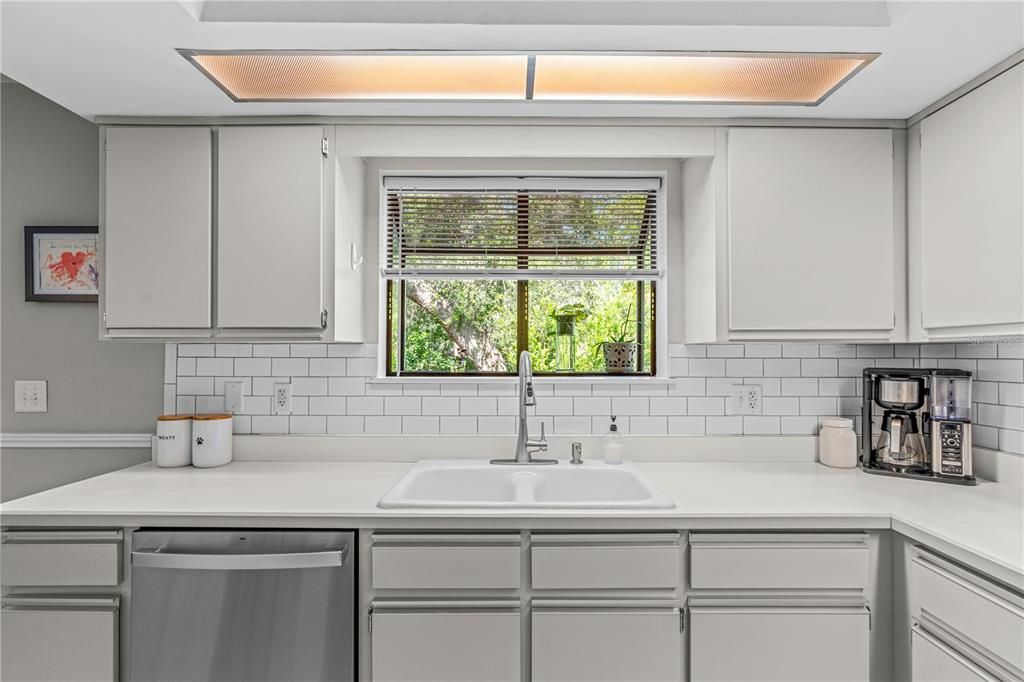 For Sale: $299,900 (2 beds, 2 baths, 1337 Square Feet)