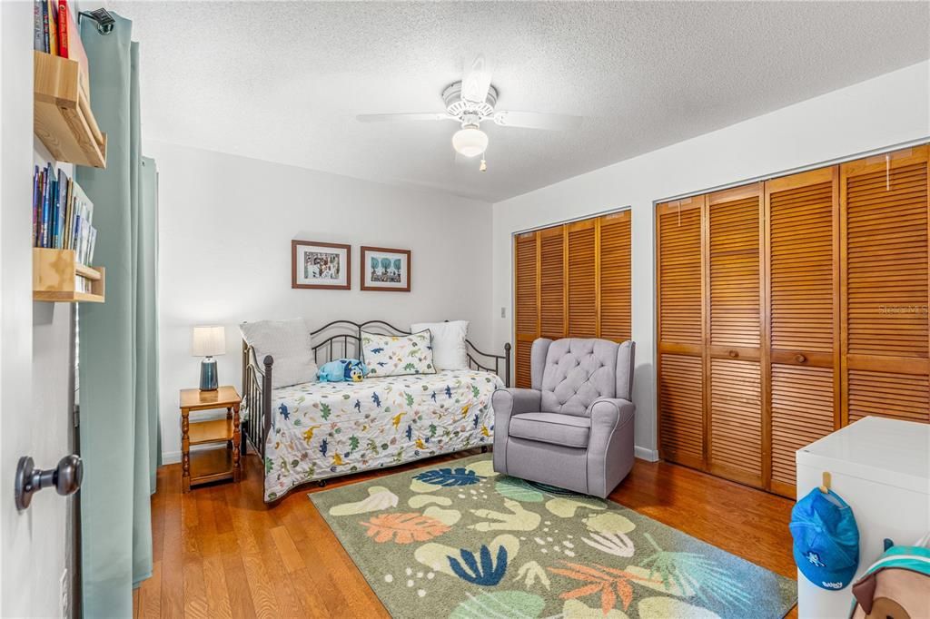 For Sale: $299,900 (2 beds, 2 baths, 1337 Square Feet)