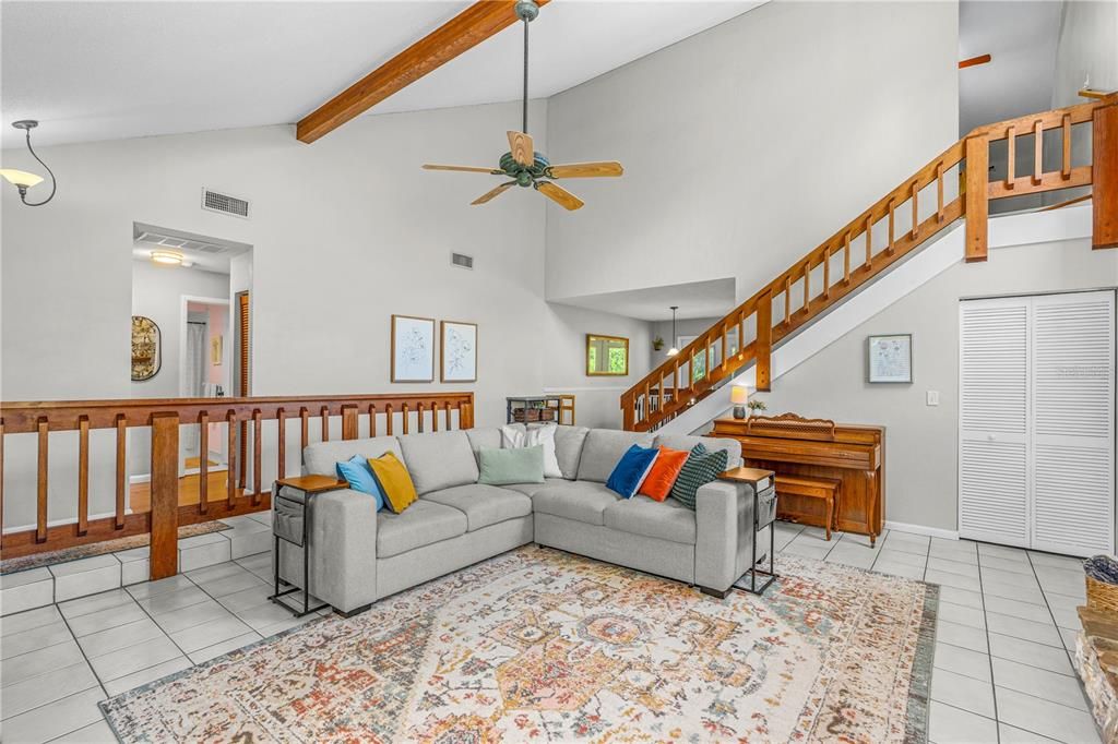 For Sale: $299,900 (2 beds, 2 baths, 1337 Square Feet)