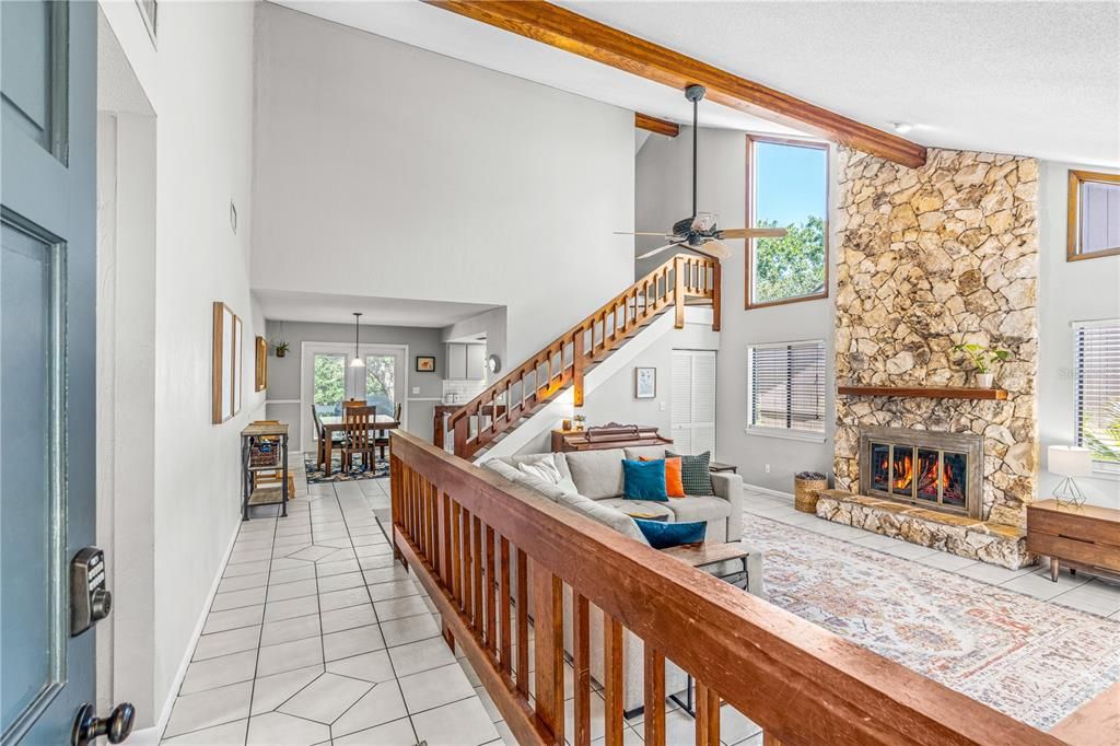 For Sale: $299,900 (2 beds, 2 baths, 1337 Square Feet)