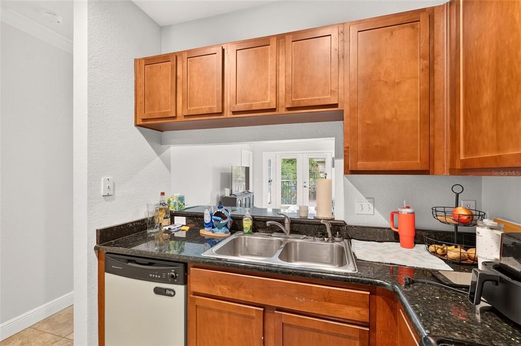 For Sale: $335,000 (2 beds, 2 baths, 837 Square Feet)