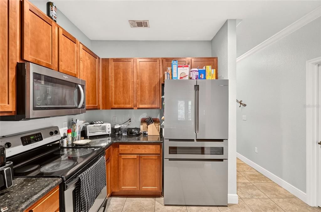 For Sale: $335,000 (2 beds, 2 baths, 837 Square Feet)