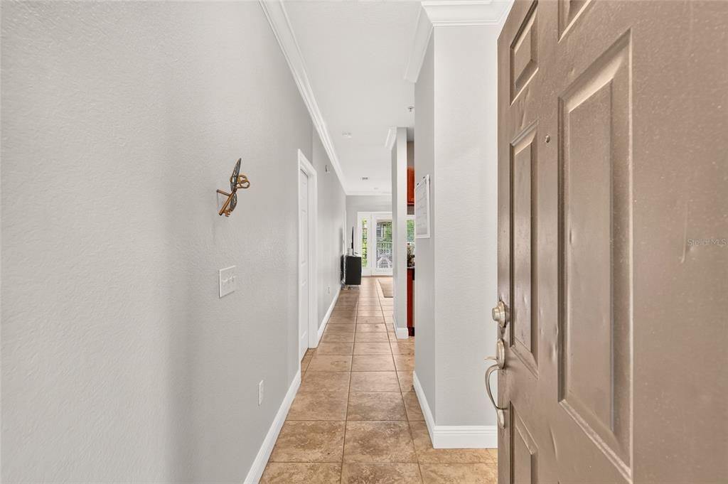For Sale: $335,000 (2 beds, 2 baths, 837 Square Feet)