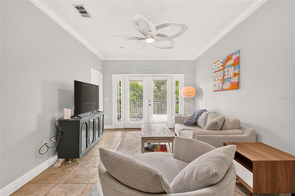 For Sale: $335,000 (2 beds, 2 baths, 837 Square Feet)