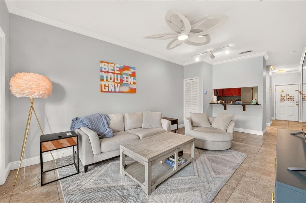 For Sale: $335,000 (2 beds, 2 baths, 837 Square Feet)