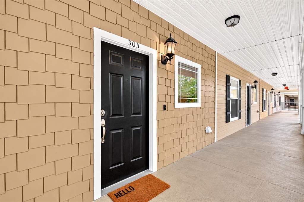 For Sale: $335,000 (2 beds, 2 baths, 837 Square Feet)