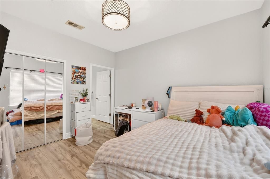 For Sale: $335,000 (2 beds, 2 baths, 837 Square Feet)