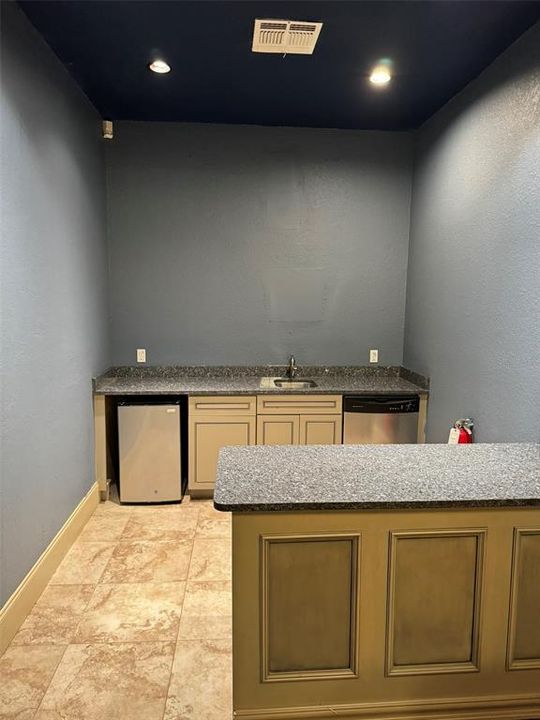 For Rent: $1,200 (1 beds, 1 baths, 597 Square Feet)