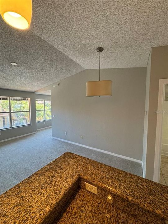 For Rent: $1,200 (1 beds, 1 baths, 597 Square Feet)