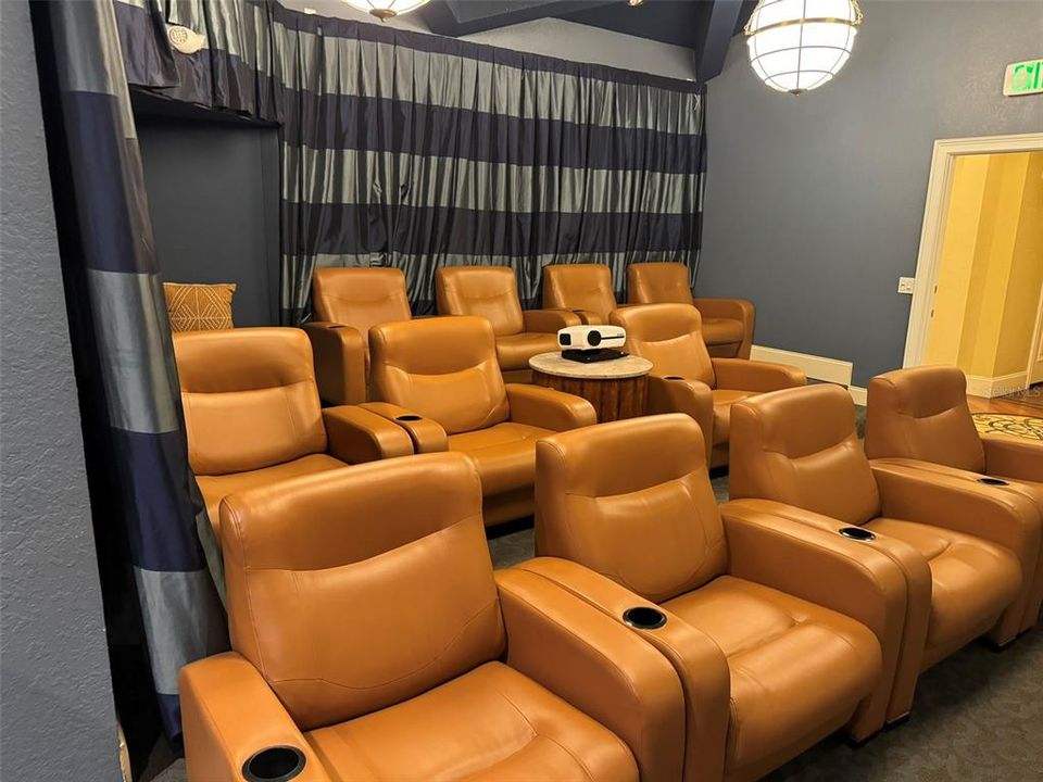 For Rent: $1,200 (1 beds, 1 baths, 597 Square Feet)
