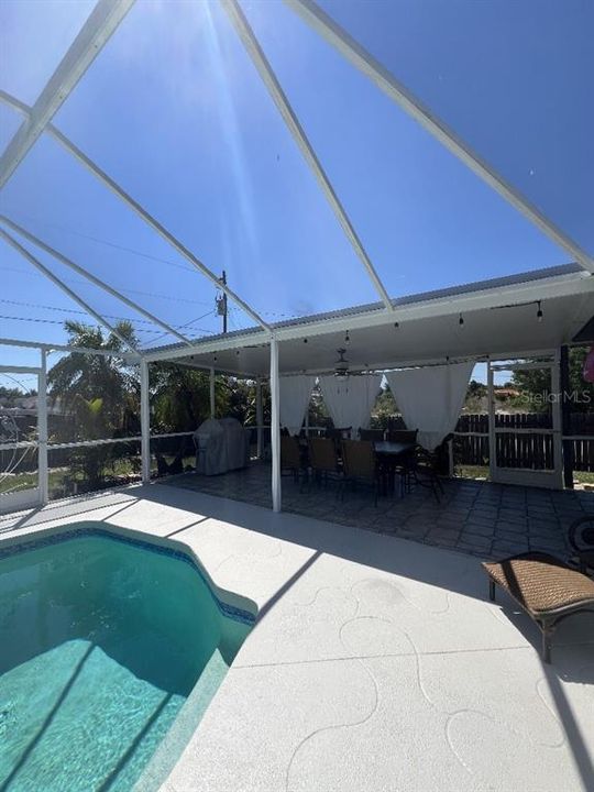 For Sale: $385,000 (3 beds, 2 baths, 1359 Square Feet)