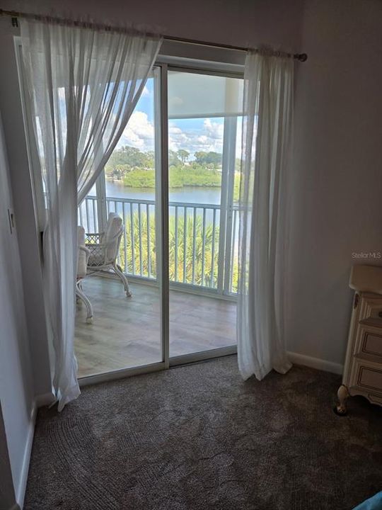 For Sale: $240,000 (2 beds, 2 baths, 1093 Square Feet)