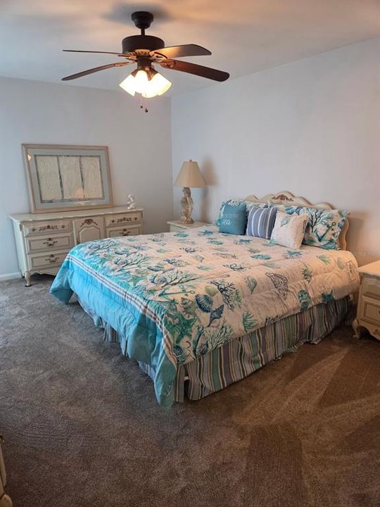 For Sale: $240,000 (2 beds, 2 baths, 1093 Square Feet)
