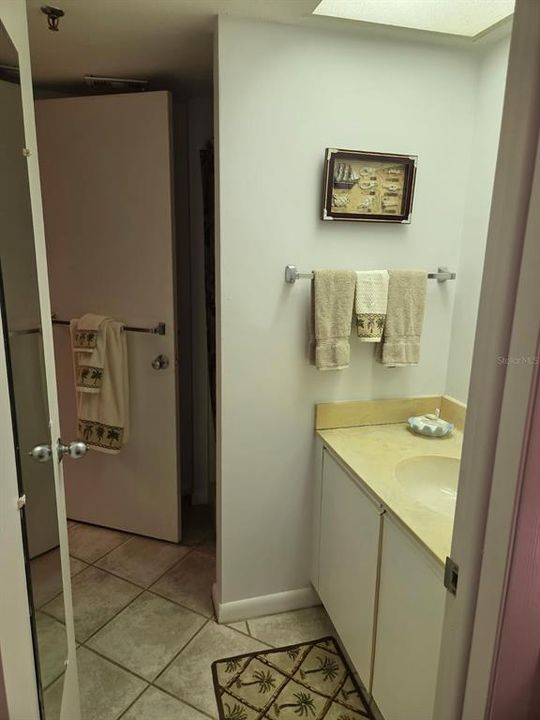 For Sale: $240,000 (2 beds, 2 baths, 1093 Square Feet)