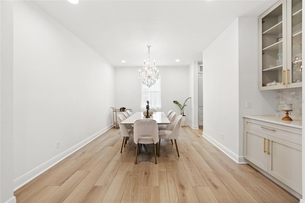 For Sale: $859,000 (5 beds, 3 baths, 3880 Square Feet)