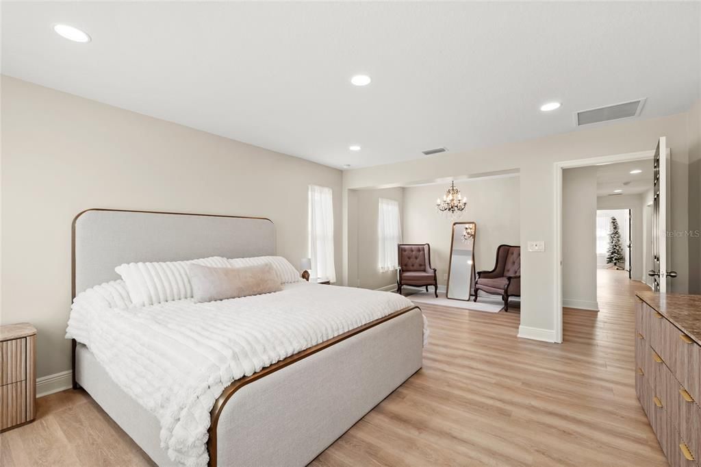 For Sale: $859,000 (5 beds, 3 baths, 3880 Square Feet)