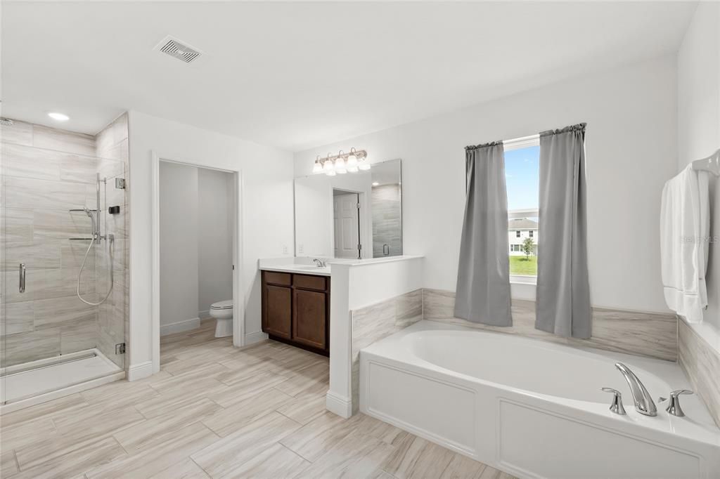 For Sale: $859,000 (5 beds, 3 baths, 3880 Square Feet)