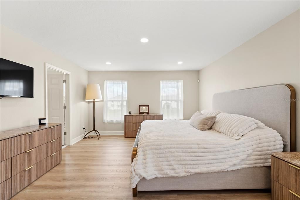 For Sale: $859,000 (5 beds, 3 baths, 3880 Square Feet)