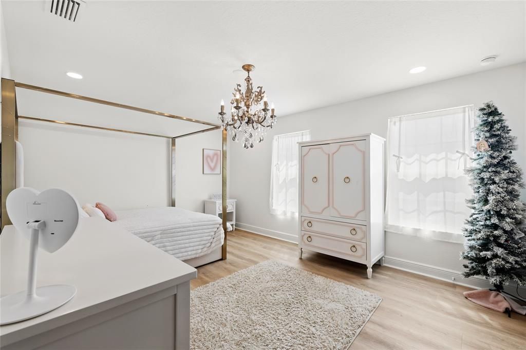For Sale: $859,000 (5 beds, 3 baths, 3880 Square Feet)