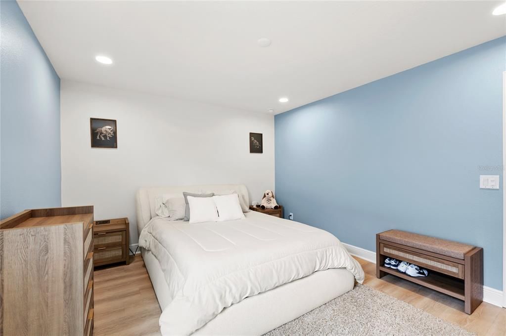 For Sale: $859,000 (5 beds, 3 baths, 3880 Square Feet)