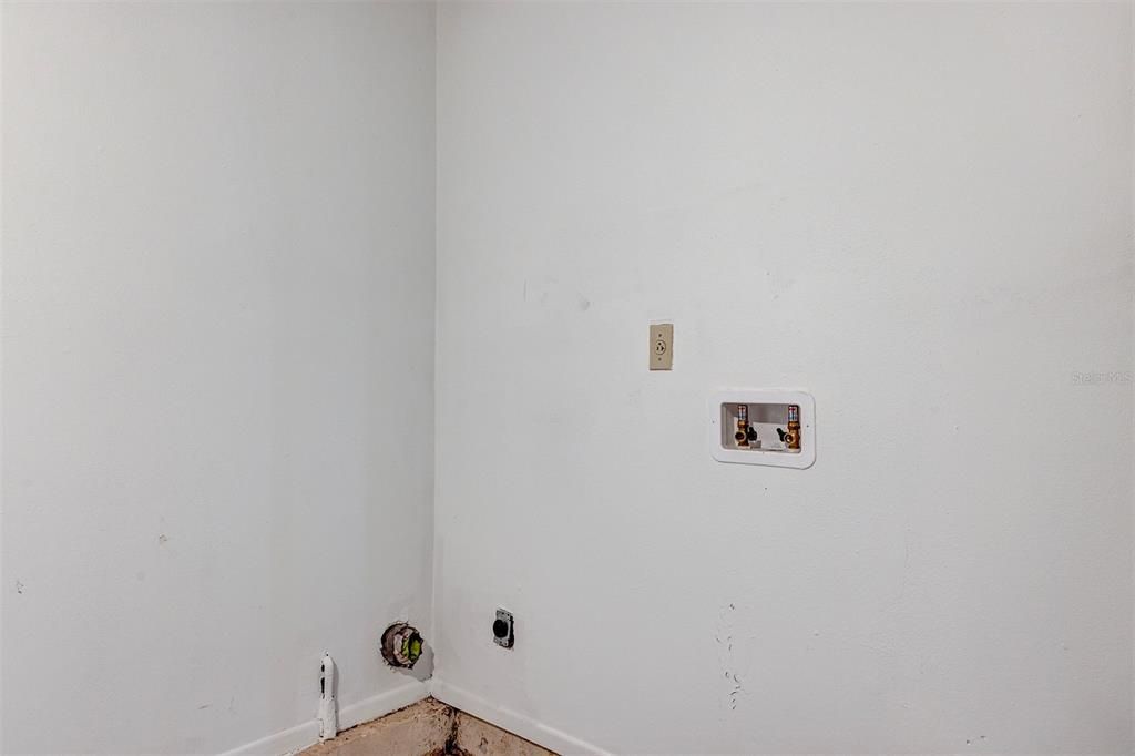 For Sale: $359,900 (3 beds, 2 baths, 1372 Square Feet)