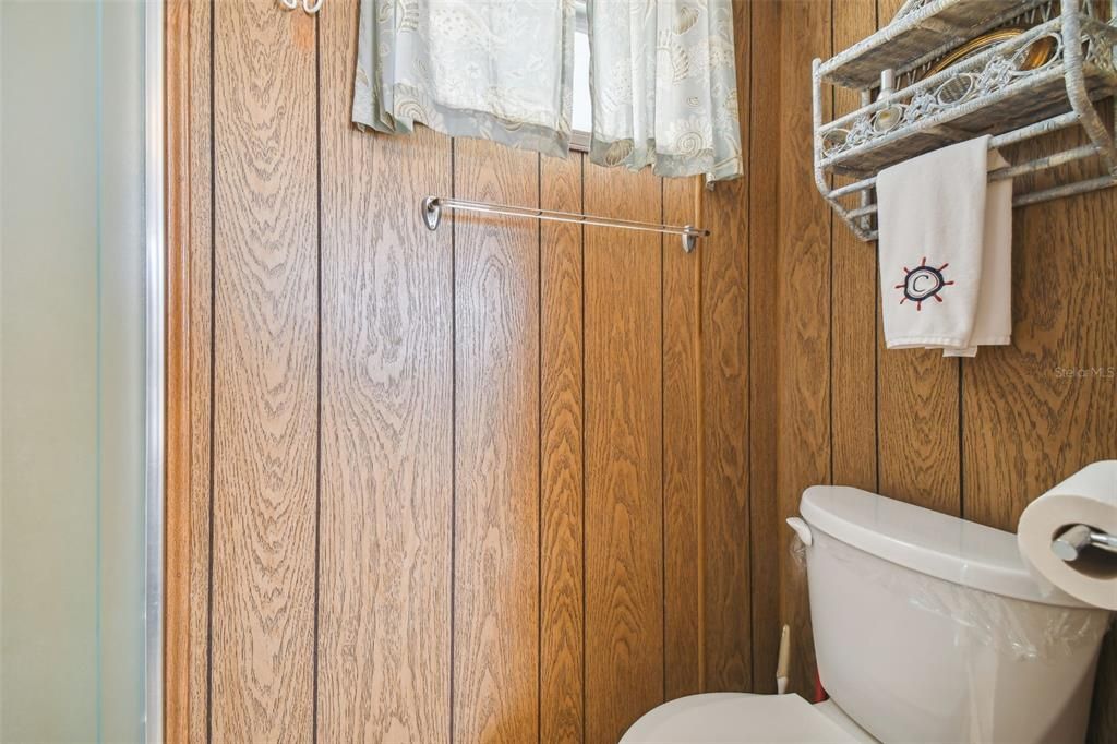 For Sale: $99,000 (2 beds, 1 baths, 720 Square Feet)