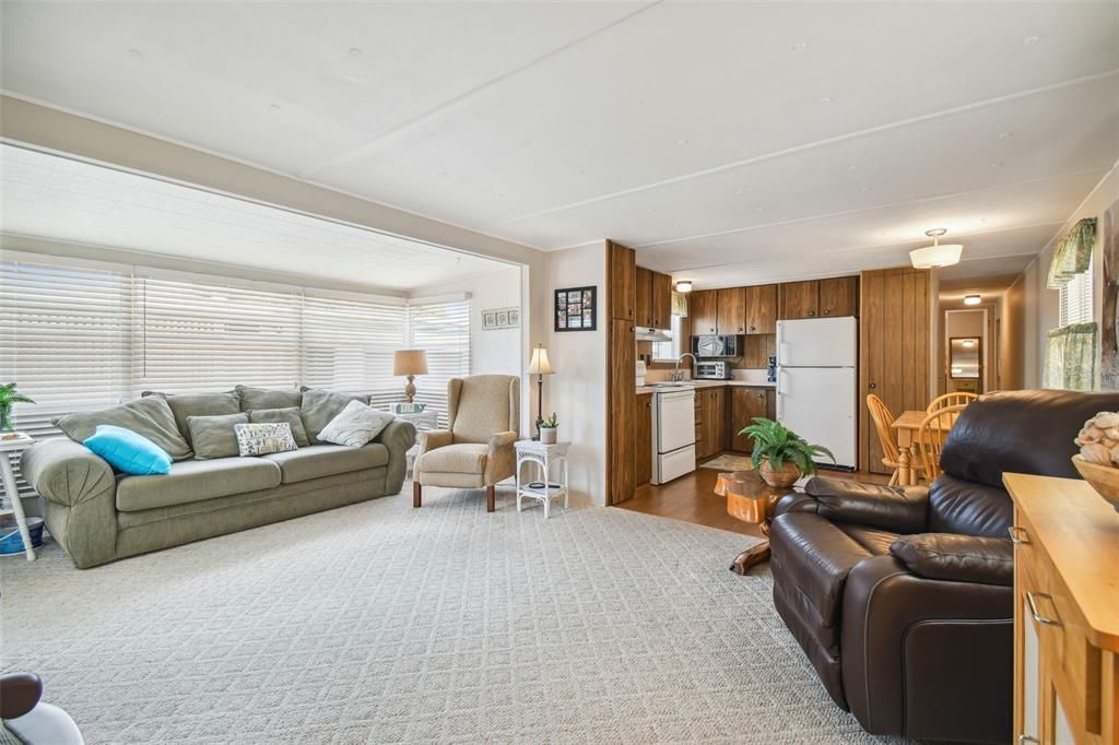 For Sale: $99,000 (2 beds, 1 baths, 720 Square Feet)