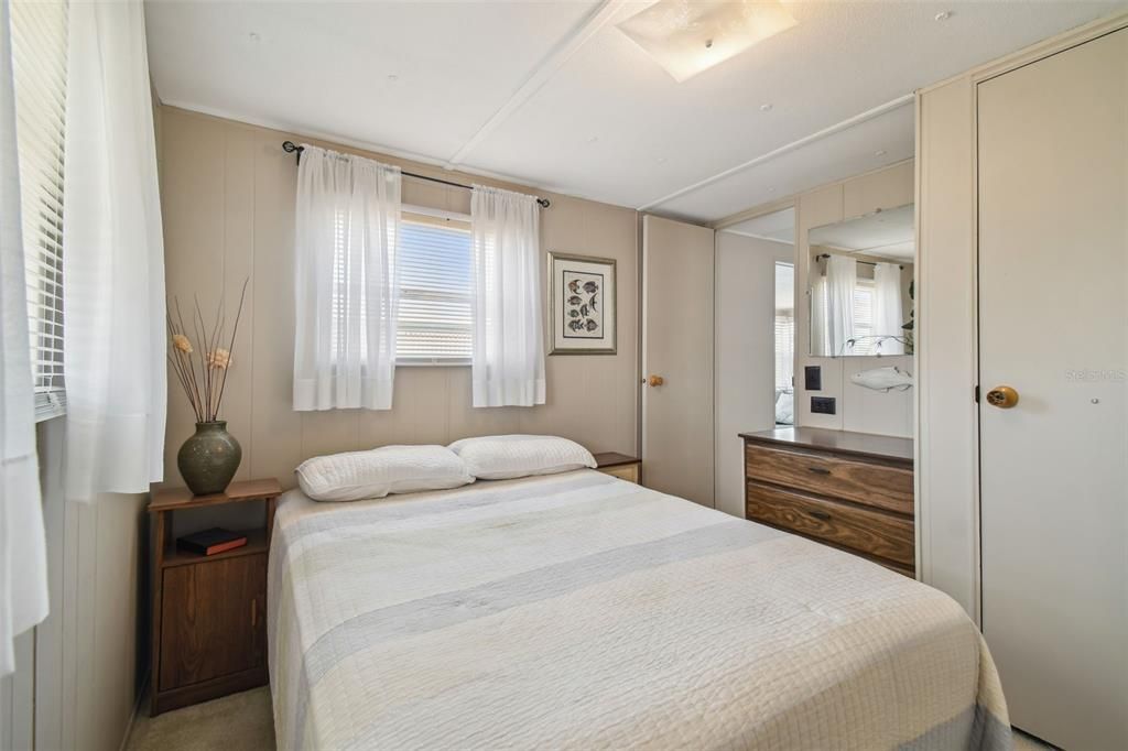 For Sale: $99,000 (2 beds, 1 baths, 720 Square Feet)