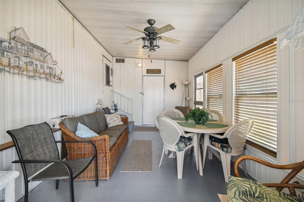 For Sale: $99,000 (2 beds, 1 baths, 720 Square Feet)