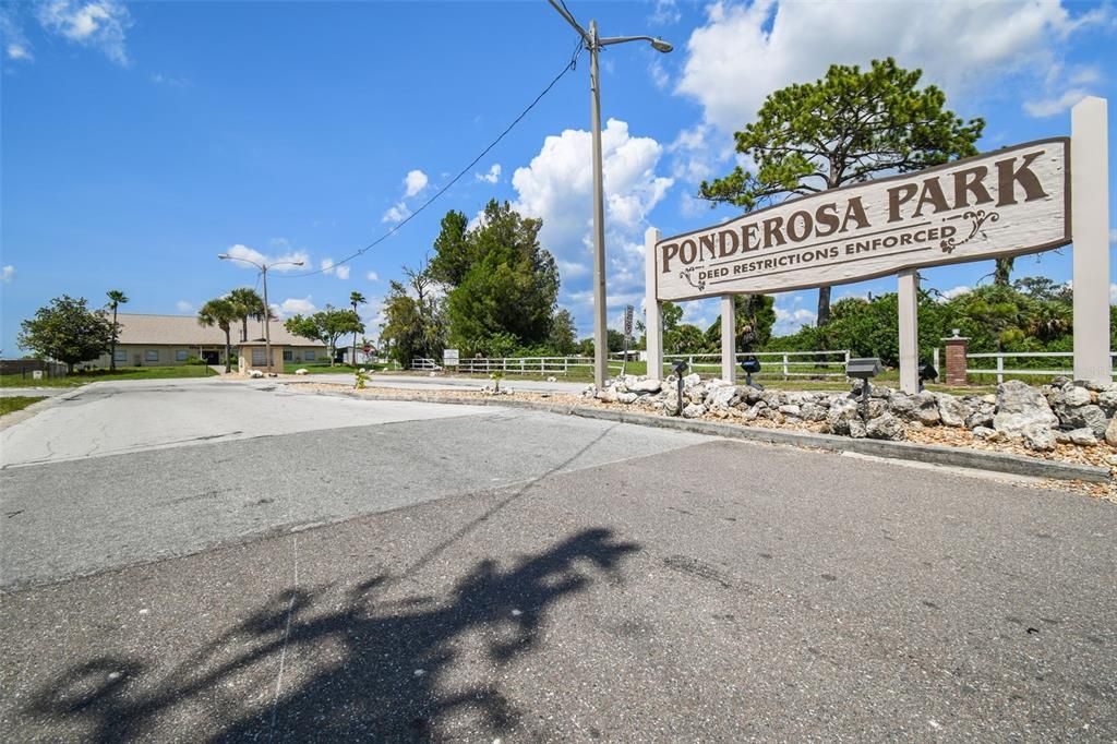 For Sale: $99,000 (2 beds, 1 baths, 720 Square Feet)