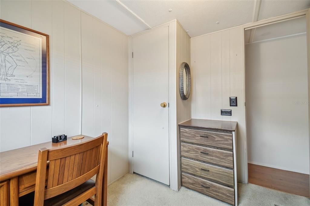For Sale: $99,000 (2 beds, 1 baths, 720 Square Feet)