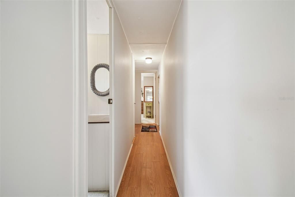 For Sale: $99,000 (2 beds, 1 baths, 720 Square Feet)