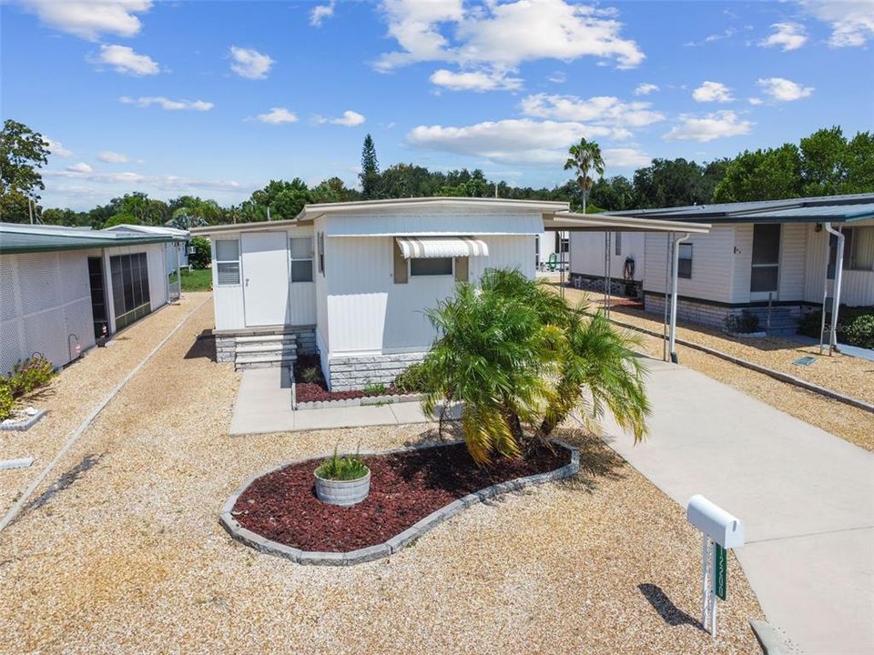 For Sale: $99,000 (2 beds, 1 baths, 720 Square Feet)