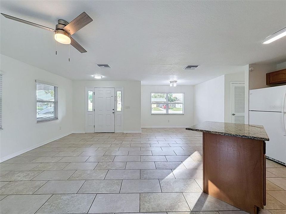 En Venta: $225,000 (2 camas, 2 baños, 1016 Pies cuadrados)