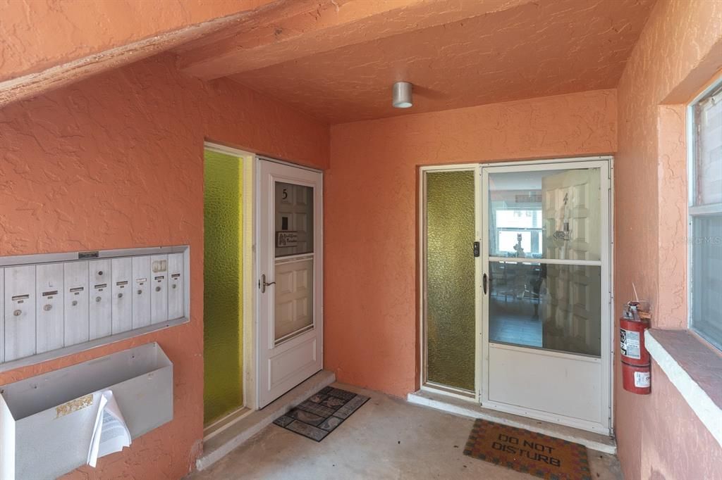 На продажу: $349,000 (2 спален, 2 ванн, 838 Квадратных фут)