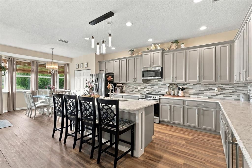 En Venta: $465,500 (5 camas, 3 baños, 3379 Pies cuadrados)