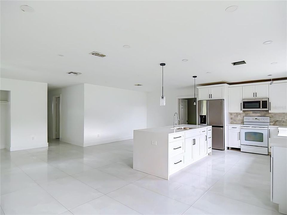 For Rent: $2,100 (5 beds, 3 baths, 1484 Square Feet)