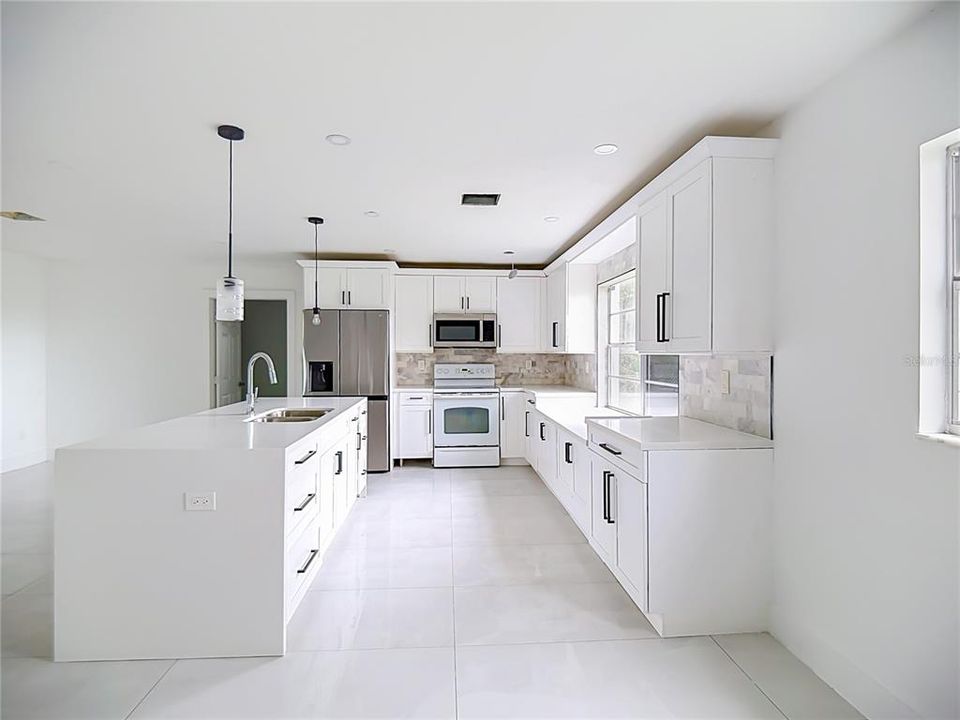 For Rent: $2,100 (5 beds, 3 baths, 1484 Square Feet)