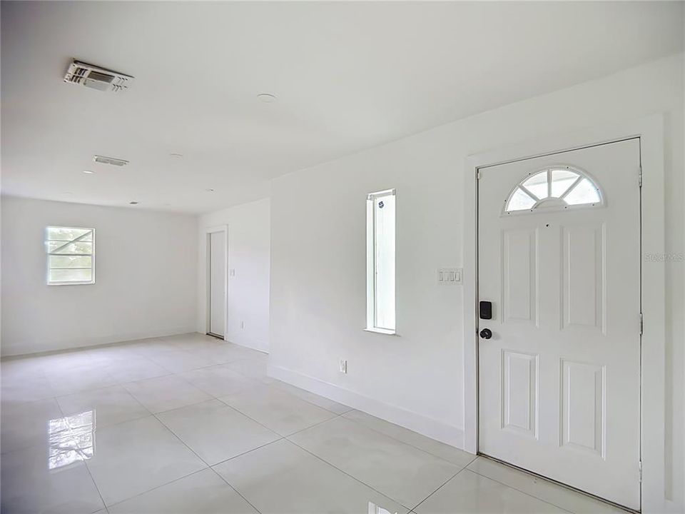 For Rent: $2,100 (5 beds, 3 baths, 1484 Square Feet)