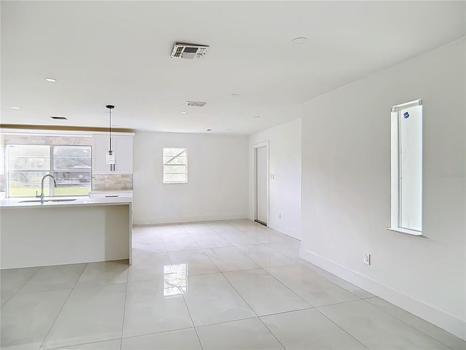 For Rent: $2,100 (5 beds, 3 baths, 1484 Square Feet)