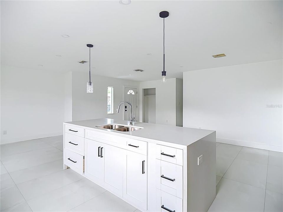 For Rent: $2,100 (5 beds, 3 baths, 1484 Square Feet)