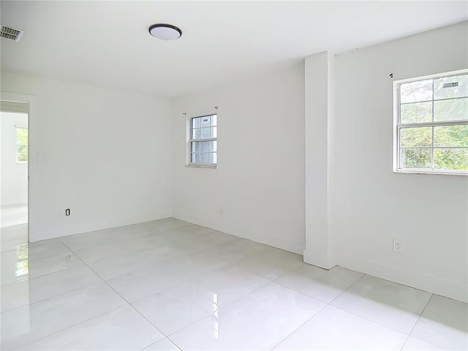 For Rent: $2,100 (5 beds, 3 baths, 1484 Square Feet)