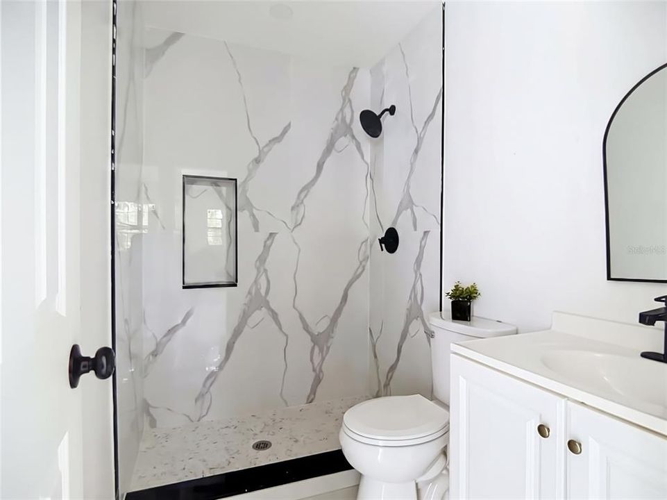 For Rent: $2,100 (5 beds, 3 baths, 1484 Square Feet)