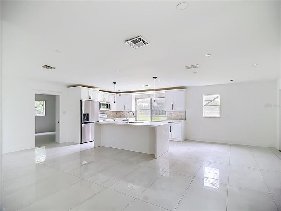 For Rent: $2,100 (5 beds, 3 baths, 1484 Square Feet)