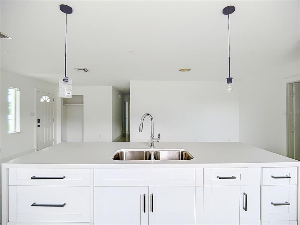 For Rent: $2,100 (5 beds, 3 baths, 1484 Square Feet)